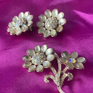Aurora Crystal Floral Brooch and Clip-On Earrings Set - White/Gold